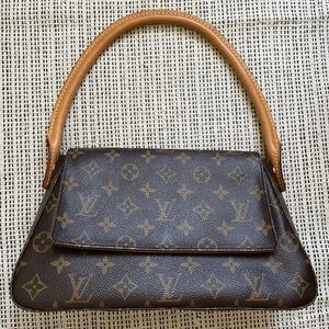Louis Vuitton Monogram Vernis Mini Pochette Accessories